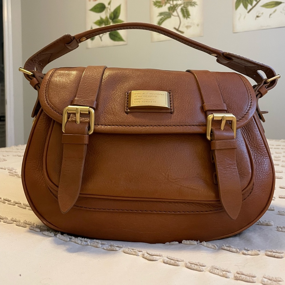 Marc Jacobs Saddle Bag. Color Camel. Includes Dust Bag. No scruffs. Minor wear.